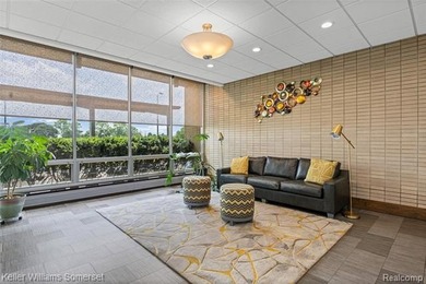 Welcome to this clean and cozy 2-bedroom, 1-bath co-op condo - photo 39