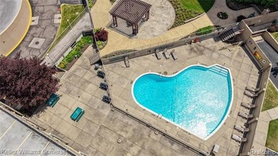 Welcome to this clean and cozy 2-bedroom, 1-bath co-op condo - photo 44