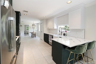 Located in the heart of Huntington, this beautifully updated - photo 5