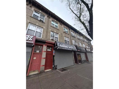 LOCATION! LOCATION! LOCATION! INVESTORS, GREAT OPPORTUNITY TO - photo 3