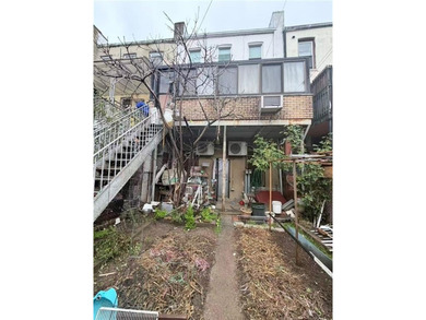 LOCATION! LOCATION! LOCATION! INVESTORS, GREAT OPPORTUNITY TO - photo 8
