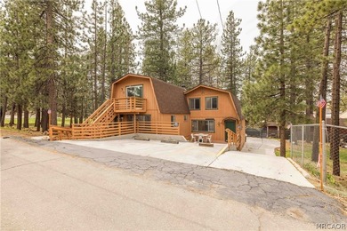 Located in the heart of The Village! This unique multi-unit - photo 2
