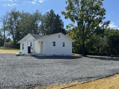 Lake Cumberland Home For Sale in Jamestown Kentucky