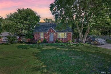 (private lake, pond, coastal) Home For Sale in East Patchogue New York