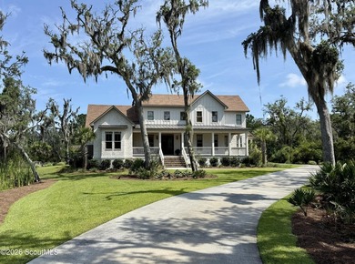 Welcome to 47 Dorsey Circle, the epitome of privacy and luxury! - photo 1