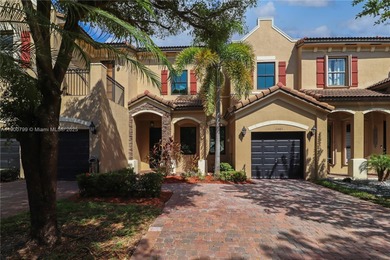 Lake Townhome/Townhouse For Sale in Homestead, Florida