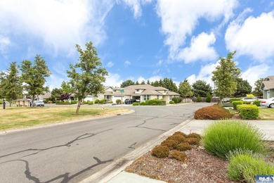 Single Story 2 bedroom, 2 bath townhome in desirable Jennie - photo 3