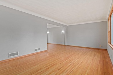 First time on the market! Lovingly maintained by the original - photo 2