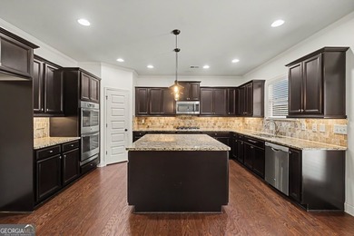 Welcome to your move-in-ready home! This well-maintained - photo 12
