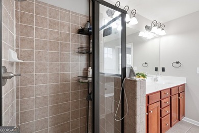 Welcome to this beautifully maintained 4-bedroom, 2.5-bath - photo 12