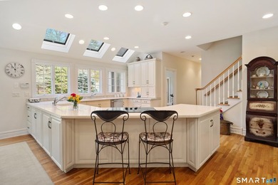 Exceptional custom-built 4 to 5 bedroom Colonial in desirable - photo 15