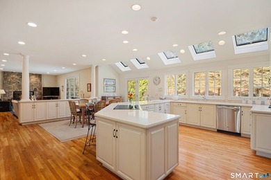 Exceptional custom-built 4 to 5 bedroom Colonial in desirable - photo 16