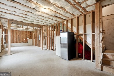 Welcome to this beautifully maintained 4-bedroom, 2.5-bath - photo 19