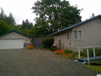Beautifully landscaped acreage with views overlooking Discovery - photo 2
