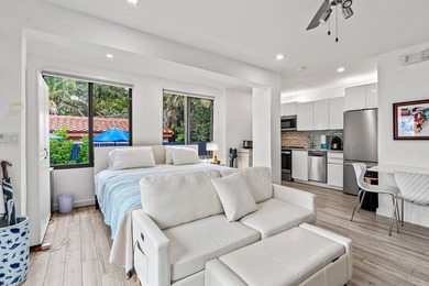 A Modern Coastal Home nestled in the prestigious Las Olas by the - photo 25