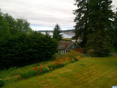 Beautifully landscaped acreage with views overlooking Discovery - photo 9
