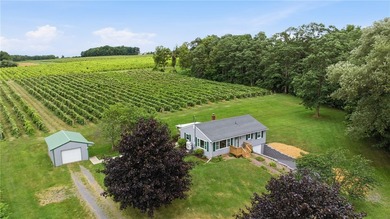 Welcome to the home you've been waiting for! Situated scenically - photo 1