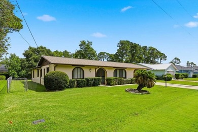 Welcome home to 10 Fenwick Lane, a charming starter home or - photo 32