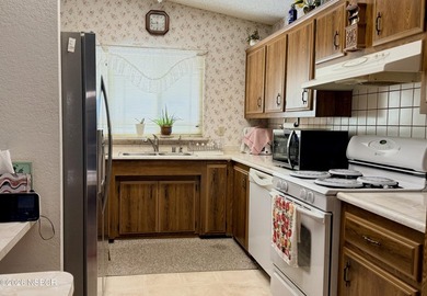 Enjoy living here at Quail Meadows East at 3420 Bent Tree Drive - photo 4