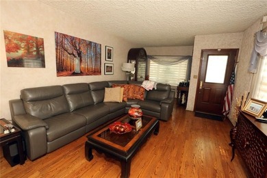 Semi Detached single family brick 3 bedroom home, 2 baths, large - photo 3