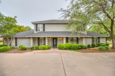 Beautiful 4-bedroom, 2.5-bath, two-story family home located on - photo 3
