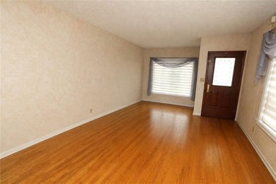 Semi Detached single family brick 3 bedroom home, 2 baths, large - photo 4