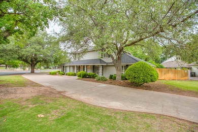 Beautiful 4-bedroom, 2.5-bath, two-story family home located on - photo 4