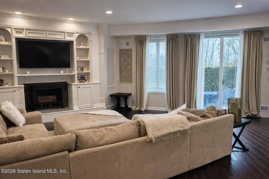 Sophisticated 2-bedroom + loft townhouse condo offering over 1 - photo 3