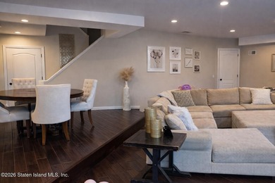 Sophisticated 2-bedroom + loft townhouse condo offering over 1 - photo 4