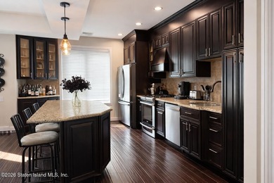 Sophisticated 2-bedroom + loft townhouse condo offering over 1 - photo 6
