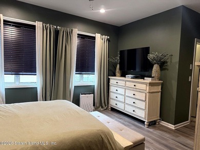 Sophisticated 2-bedroom + loft townhouse condo offering over 1 - photo 9