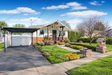 Charming detached ranch with fully finished detached garage - photo 3