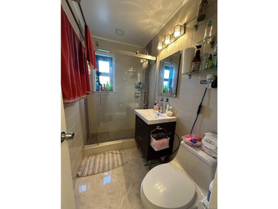 Totally Renovated Clearview One Bedroom Lower Level Unit (Size 3 - photo 15