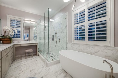 STUNNING & BEAUTIFULLY UPDATED multi-generational property HAS - photo 21