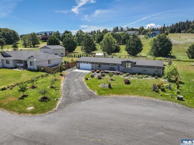 Welcome to this beautifully maintained 3-bedroom, 2-bath - photo 1