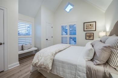 STUNNING & BEAUTIFULLY UPDATED multi-generational property HAS - photo 23