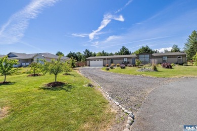 Welcome to this beautifully maintained 3-bedroom, 2-bath - photo 3