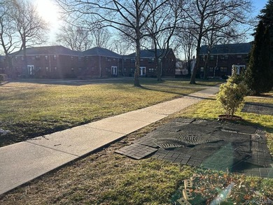 Totally Renovated Clearview One Bedroom Lower Level Unit (Size 3 - photo 24