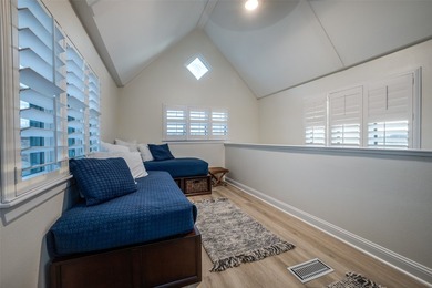 STUNNING & BEAUTIFULLY UPDATED multi-generational property HAS - photo 25