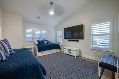 STUNNING & BEAUTIFULLY UPDATED multi-generational property HAS - photo 26