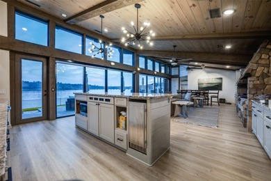 STUNNING & BEAUTIFULLY UPDATED multi-generational property HAS - photo 27