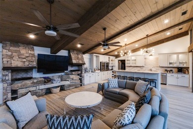 STUNNING & BEAUTIFULLY UPDATED multi-generational property HAS - photo 30