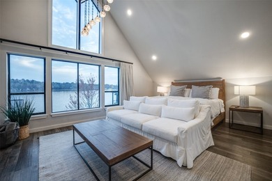 STUNNING & BEAUTIFULLY UPDATED multi-generational property HAS - photo 31