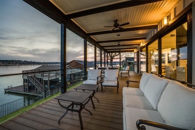 STUNNING & BEAUTIFULLY UPDATED multi-generational property HAS - photo 37