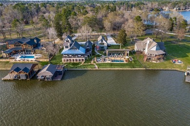 STUNNING & BEAUTIFULLY UPDATED multi-generational property HAS - photo 40