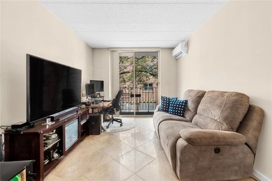 Beautifully maintained one bedroom co-op with a SUPER RARE - photo 3