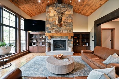 Experience unparalleled luxury and privacy on Garden Lake, part - photo 8