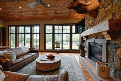 Experience unparalleled luxury and privacy on Garden Lake, part - photo 9