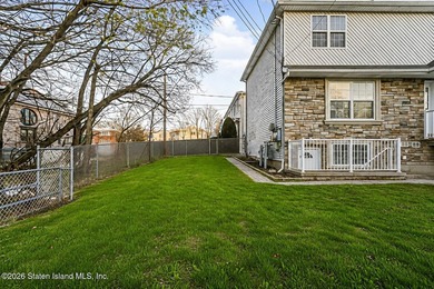 2 FAMILY Home HAS A 3 BEDROOM MAIN Unit & A 1 BEDROOM BASEMENT - photo 5