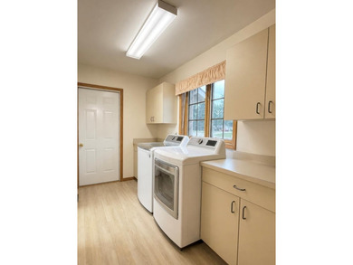 Quality-built brick ranch in desirable River Forest Estates! - photo 23